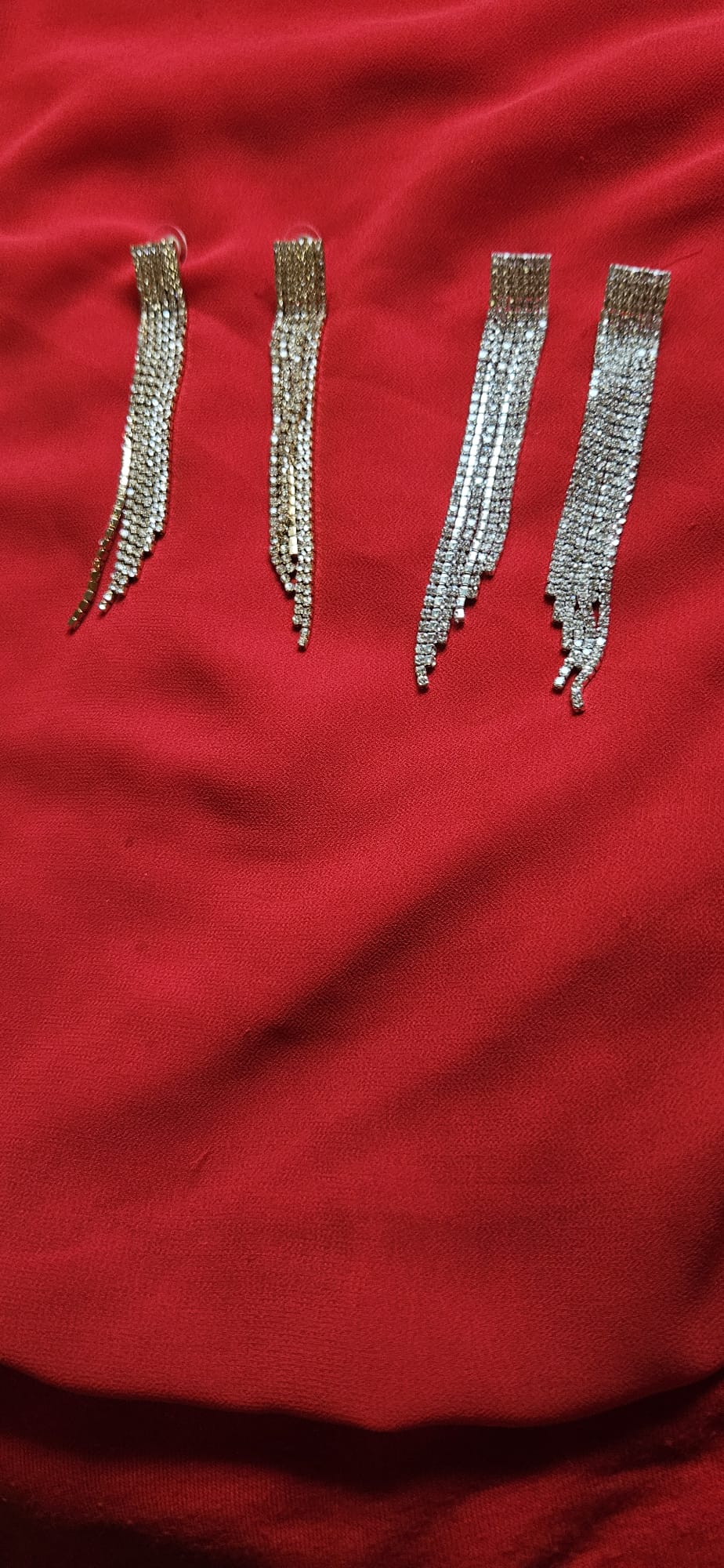 Lange Kwast Oorbellen met Strass Steentjes – Goudkeurig