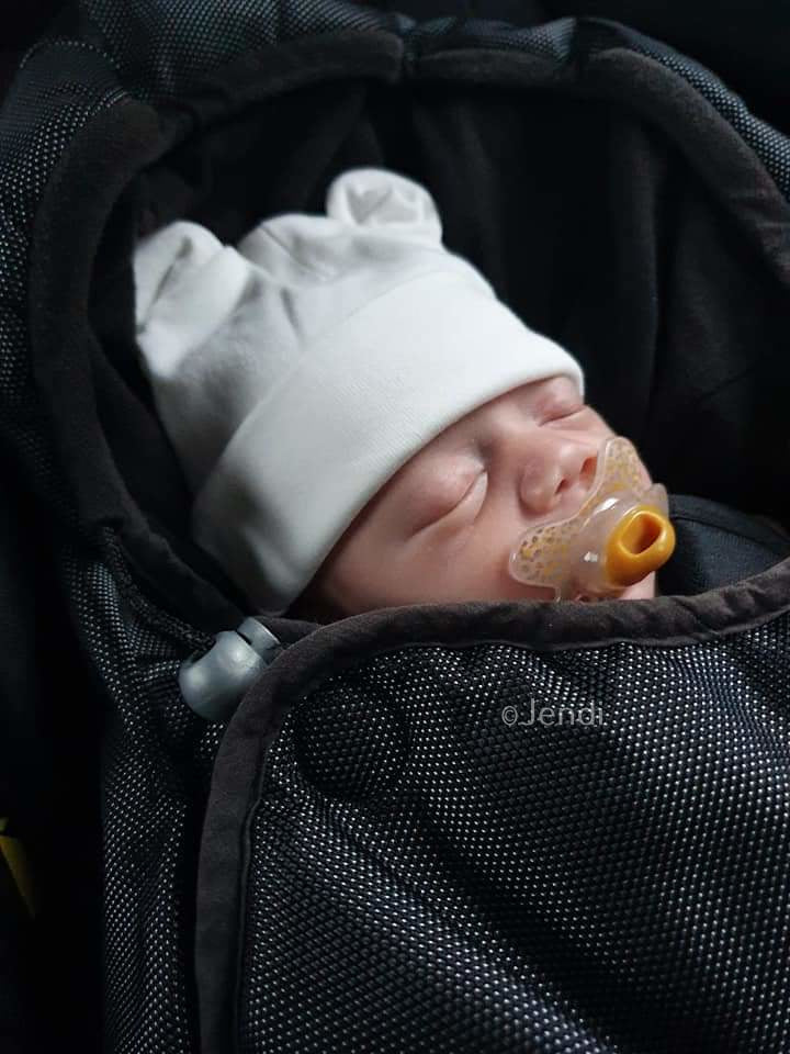 Newborn baby mutsje met oortjes beanie wit