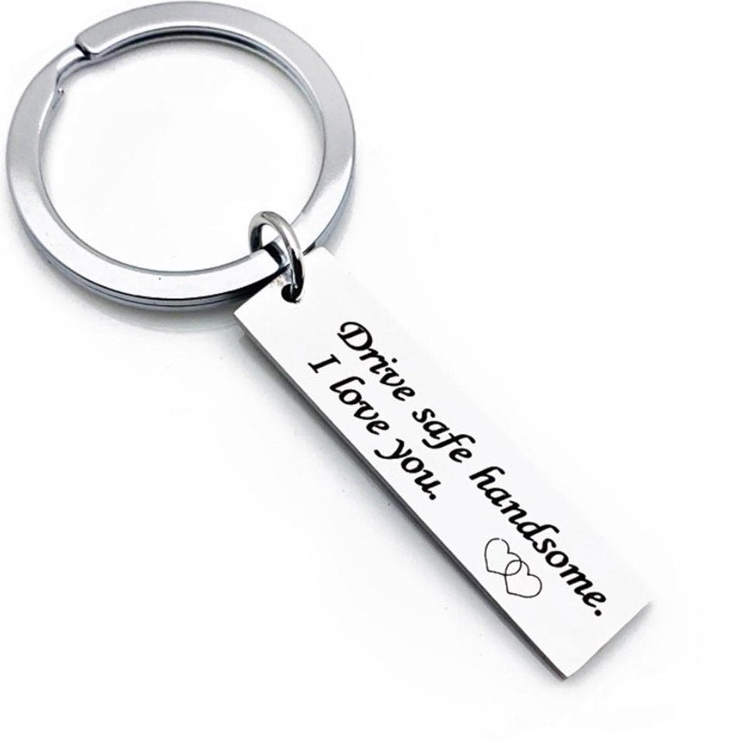 Drive Safe Sleutelhanger Cadeau|Gift |Love | Drive safe I need you here with me | Zilverkleurig | | Happy /Autorijden | Liefde |Sleutelbos | Cadeau |Kado|Geschenk |Gift | Verjaardag | Feestdag | Verassing | Valentijn | Veiligheid| Rijbewijs||Liefde